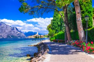 Lake Garda Of Lago Di Garda Wallpaper