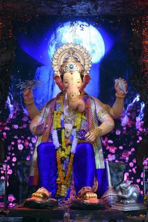 Lalbaugcha Raja Full Moon Wallpaper