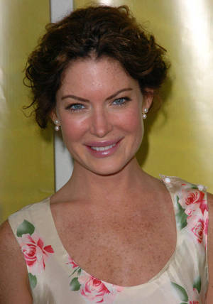 Lara Flynn Boyle At La Cocktail Party 2005 Wallpaper