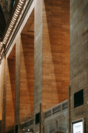 Large Pillars On Grand Central Terminal Wallpaper