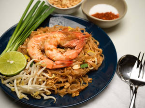 Large Shrimp On Pad Thai Noodles Wallpaper