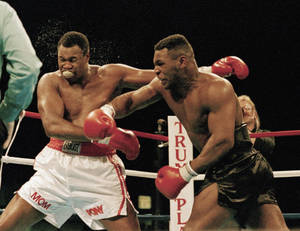 Larry Holmes Vs Mike Tyson 4k Match Wallpaper