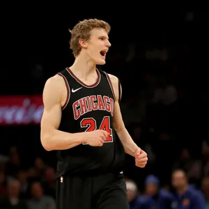 Lauri Markkanen Chicago Bulls High Spirits Wallpaper