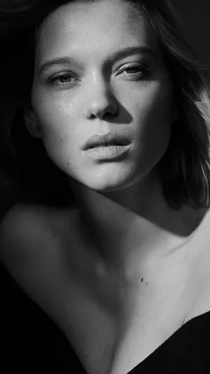 Lea Seydoux Classic Portrait Wallpaper