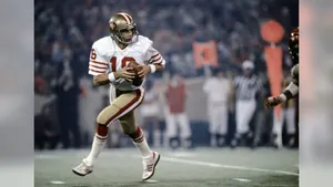 Legendary Quarterback Joe Montana Wallpaper