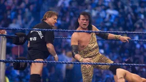 Legendary Wwe Star Jimmy 'superfly' Snuka In Action Wallpaper