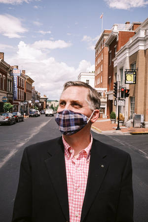 Lexington Man Wearing Mask Wallpaper