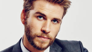 Liam Hemsworth Close-up Shot Wallpaper