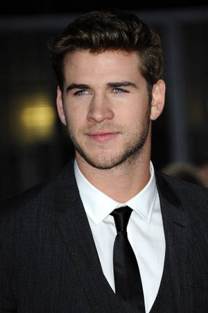 Liam Hemsworth Formal Attire Wallpaper