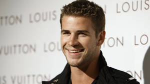 Liam Hemsworth In Louis Vuitton Background Wallpaper