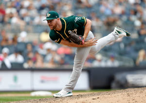 Liam Hendriks Pitching Wallpaper