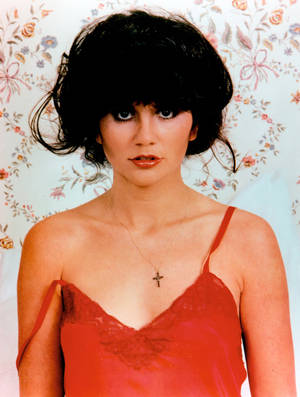 Linda Ronstadt Highly Paid Artist Wallpaper