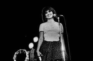 Linda Ronstadt Practice Performance Wallpaper