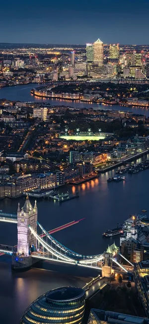 Live Life To The Fullest With A London Iphone Wallpaper