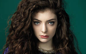 Lorde Fierce Close-up Wallpaper