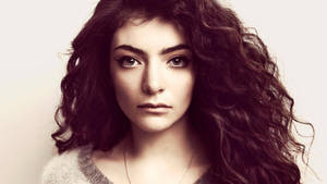 Lorde Monochromatic Close-up Photo Wallpaper