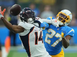 Los Angeles Chargers Jc Jackson Against Denver Broncos Courtland Sutton Wallpaper