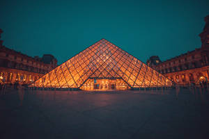 Louvre Museum Full Screen Desktop Wallpaper