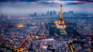 Love In The City Of Lights Wallpaper