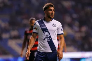 Lucas Cavallini At&t Uniform Wallpaper