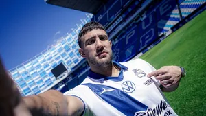 Lucas Cavallini Soccer Player Stadium Selfie Wallpaper