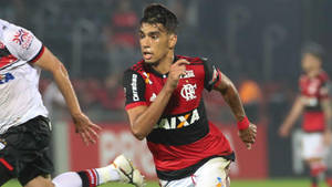 Lucas Paquetá Running On The Field Wallpaper