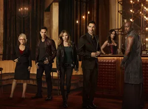 Lucifer Tv Show Cast Photograph Wallpaper