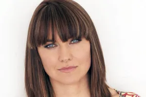 Lucy Lawless Beautiful Blue Eyes Wallpaper