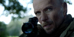 Luke Goss Pointing A Rifle Gun Wallpaper