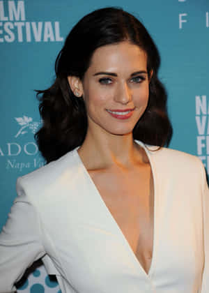 Lyndsy Fonseca Striking A Pose On A Glamour Shot Wallpaper