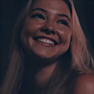 Madelyn Cline - Actress, Producer, And Model Wallpaper