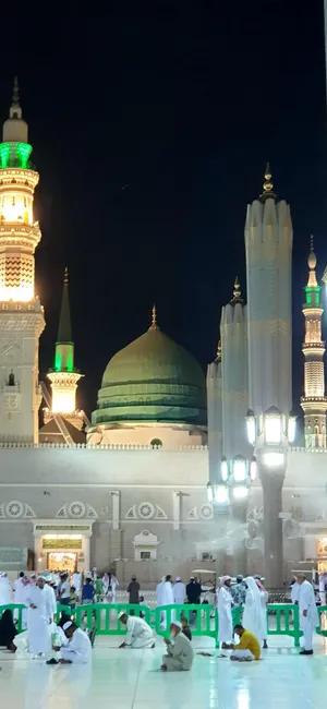 Madina's Green Dome At Night Wallpaper