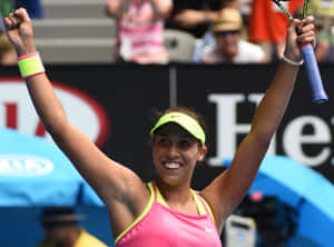 Madison Keys Raising Arms Wallpaper