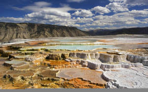 Majestic Canyon View In Yellowstone National Park Wallpaper