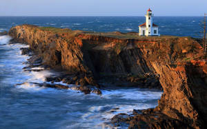 Majestic Lighthouse At Dusk Wallpaper