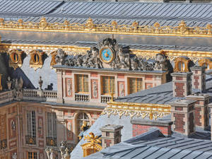 Majestic Marble Courtyard Of The Palace Of Versailles Wallpaper