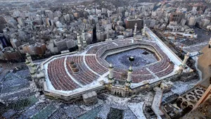 Majestic Overhead View Of The Sacred Mosque In Makkah Hd Wallpaper