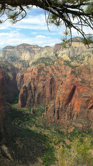 Majestic Rocky Mountains In Zion National Park Wallpaper