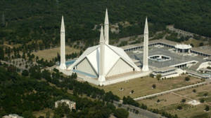 Majestic View Of Faisal Mosque, Pakistan Wallpaper