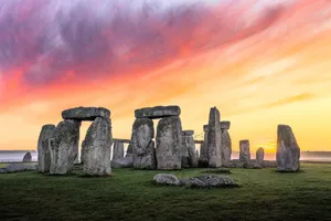 Majestic View Of The Iconic Stonehenge In England Wallpaper