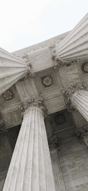 Majestic View Of The U.s Supreme Court Pillars Wallpaper