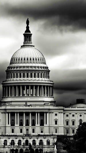 Majestic View Of United States Capitol Wallpaper