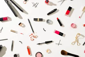 Makeup Girly Tools Pattern Wallpaper