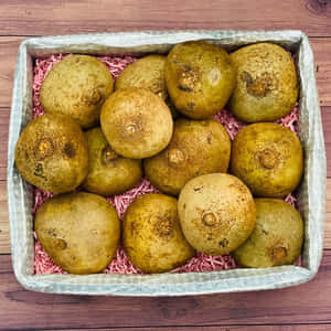 Mammee Applesin Basket Wallpaper