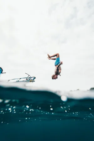 Man Diving Iphone Whatsapp Wallpaper