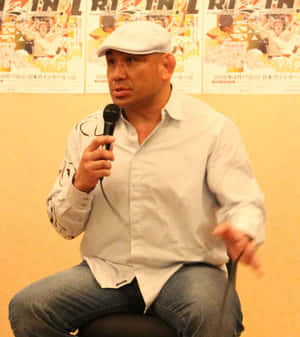 Man Speakingat Event Wallpaper