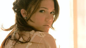 Mandy Moore Earrings Wallpaper