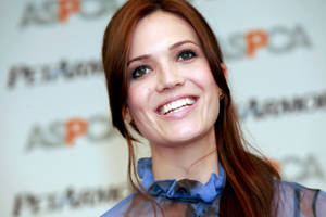 Mandy Moore Pretty Smile Wallpaper