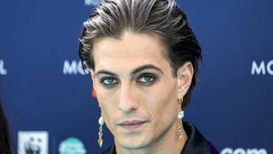 Maneskin Vocalist Damiano With Dangling Earring Wallpaper