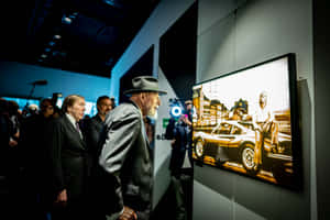 Manin Hat Viewing Art Exhibit Wallpaper